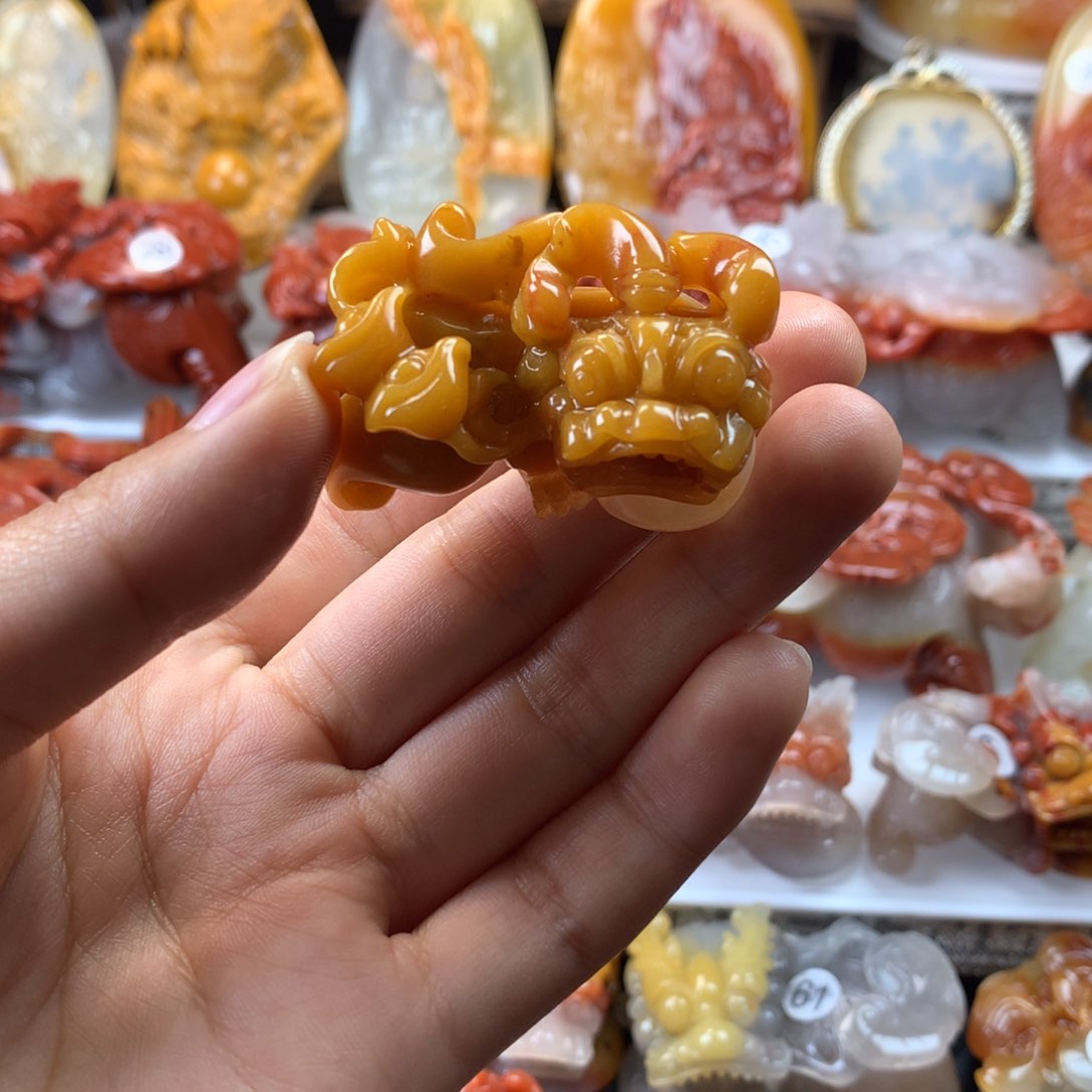 石英质玉（黄龙玉）挂件未镶嵌