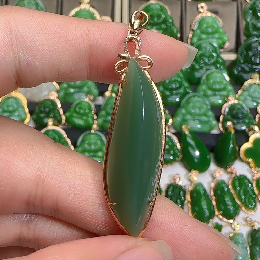 和田玉（碧玉）吊坠(不含链)18K金镶嵌