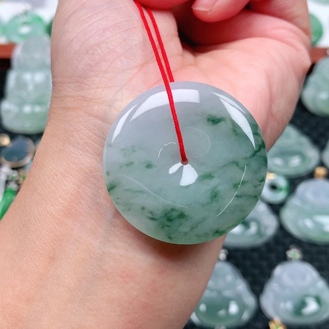 翡翠A货 精美时尚胶润飘花佛公吊坠