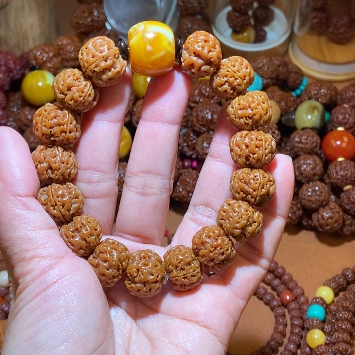 金刚菩提吊坠185半玉化一物