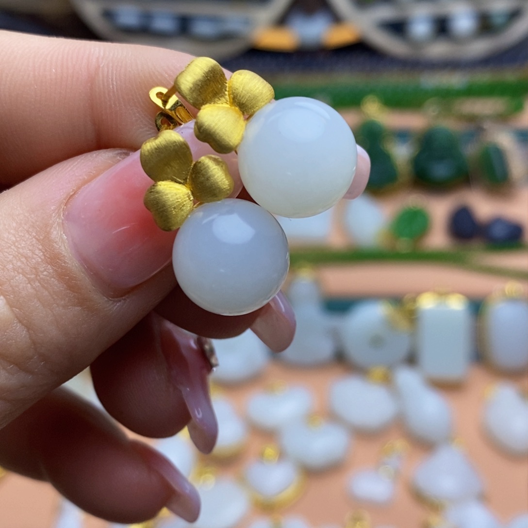 和田玉耳饰18K金镶嵌