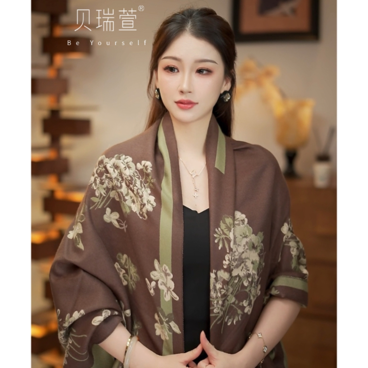 国风新中式轻奢提花披肩围巾双面外搭高级感洋气时尚仿羊绒