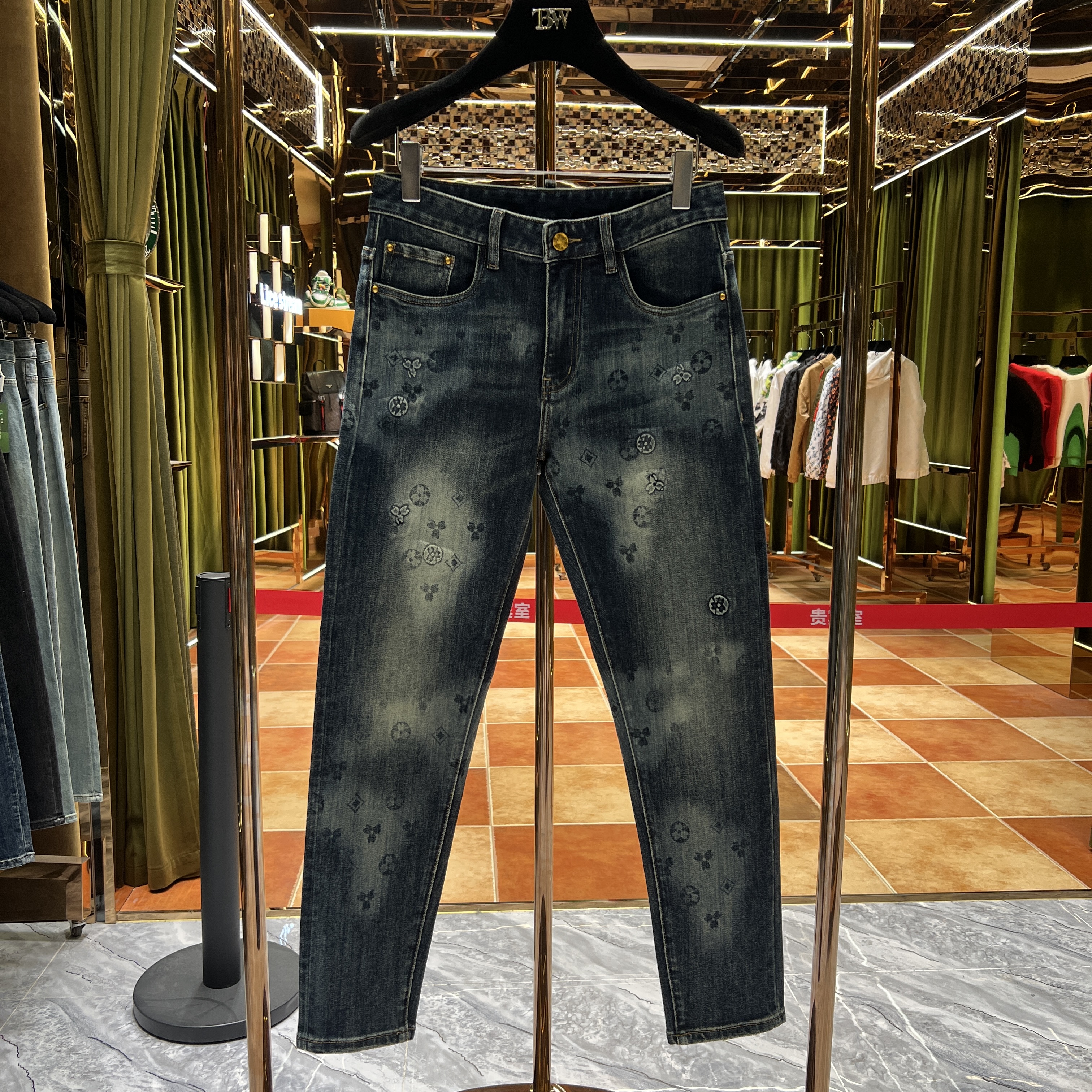 AW-MX【新款牛仔裤】2025春新品 轻奢潮牌重工定制洗水牛仔裤77026