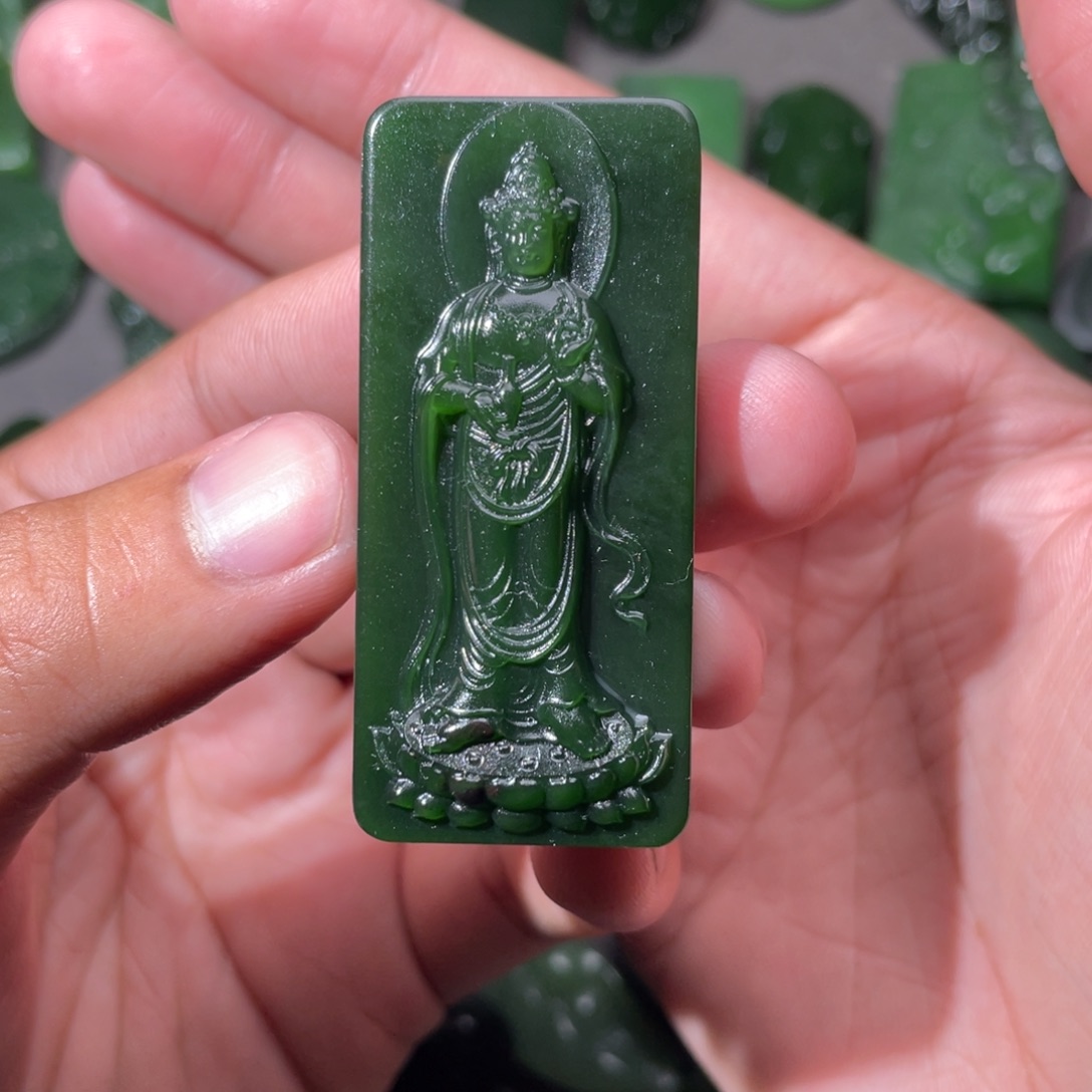 弘****和田玉（碧玉）未镶嵌颈饰定制