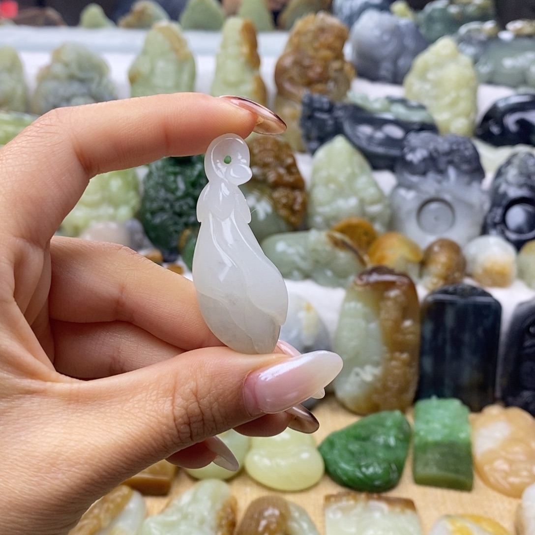 和田玉未镶嵌颈饰