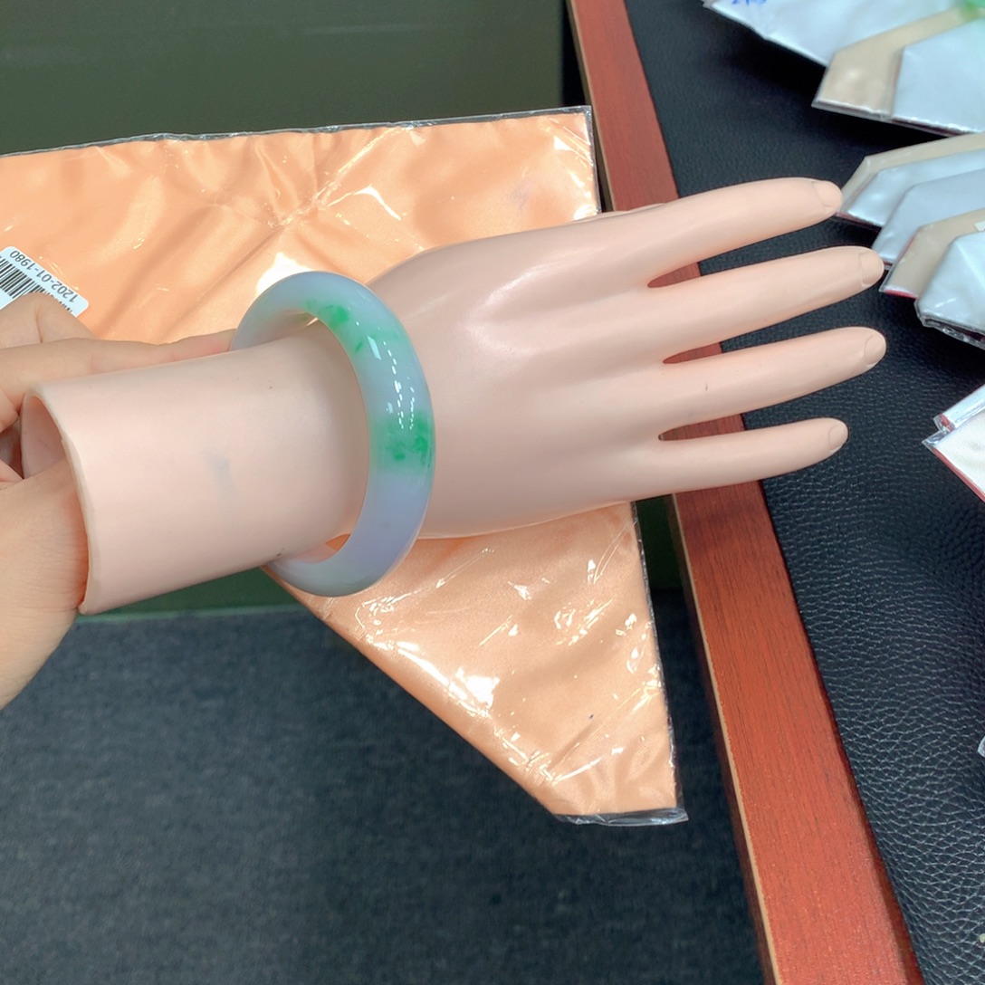 翡翠未镶嵌手镯4号