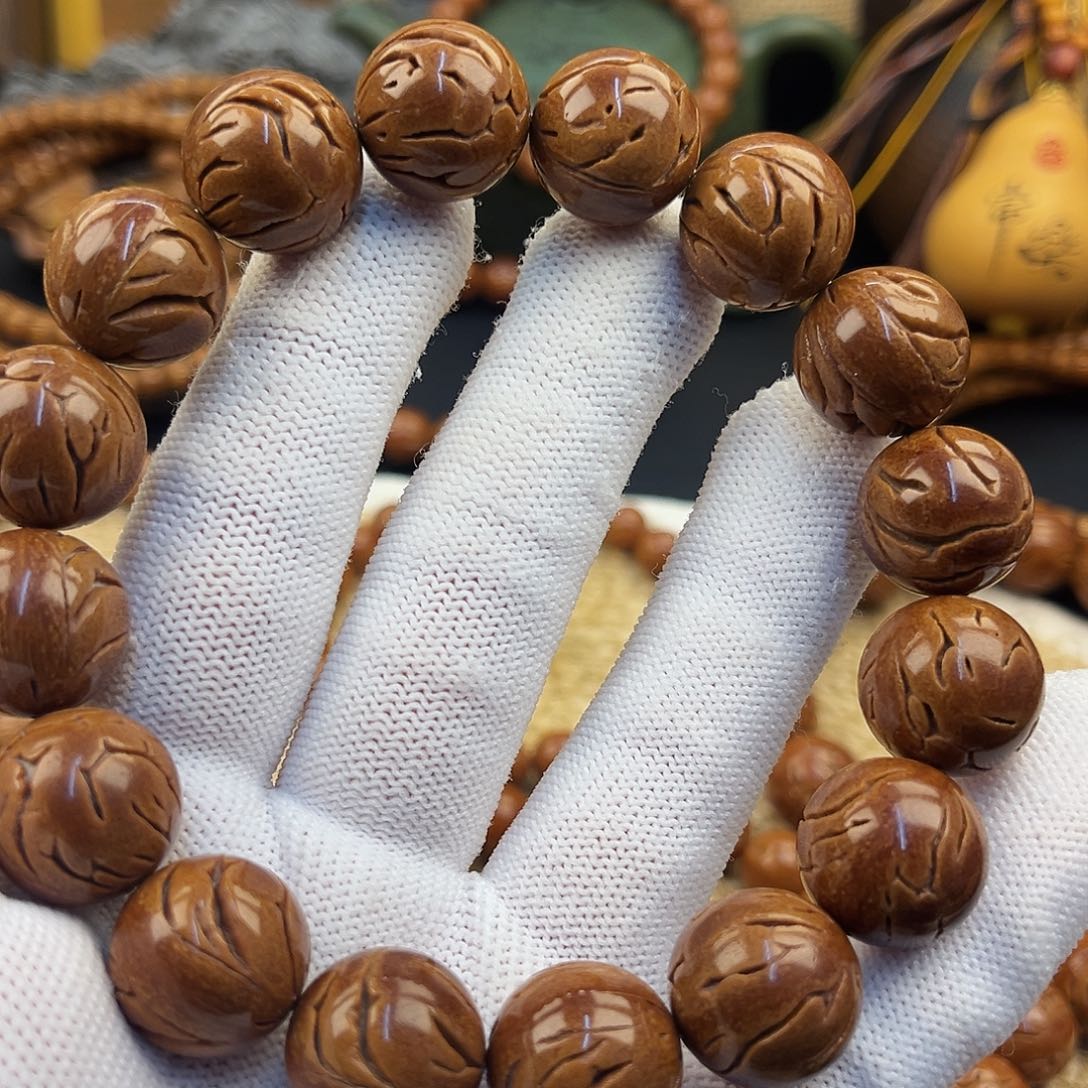 木质Q*点16尺寸龙纹手串