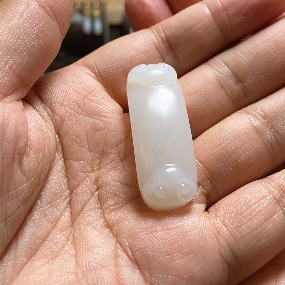 和田玉挂件未镶嵌介***呢