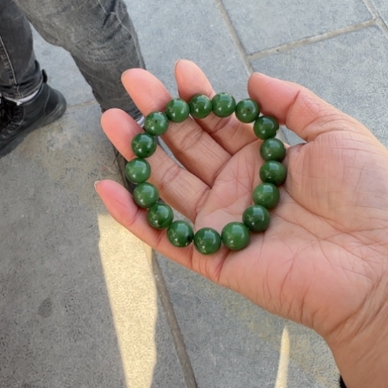 和田玉手链未镶嵌俄罗斯卡12苹果绿，微点