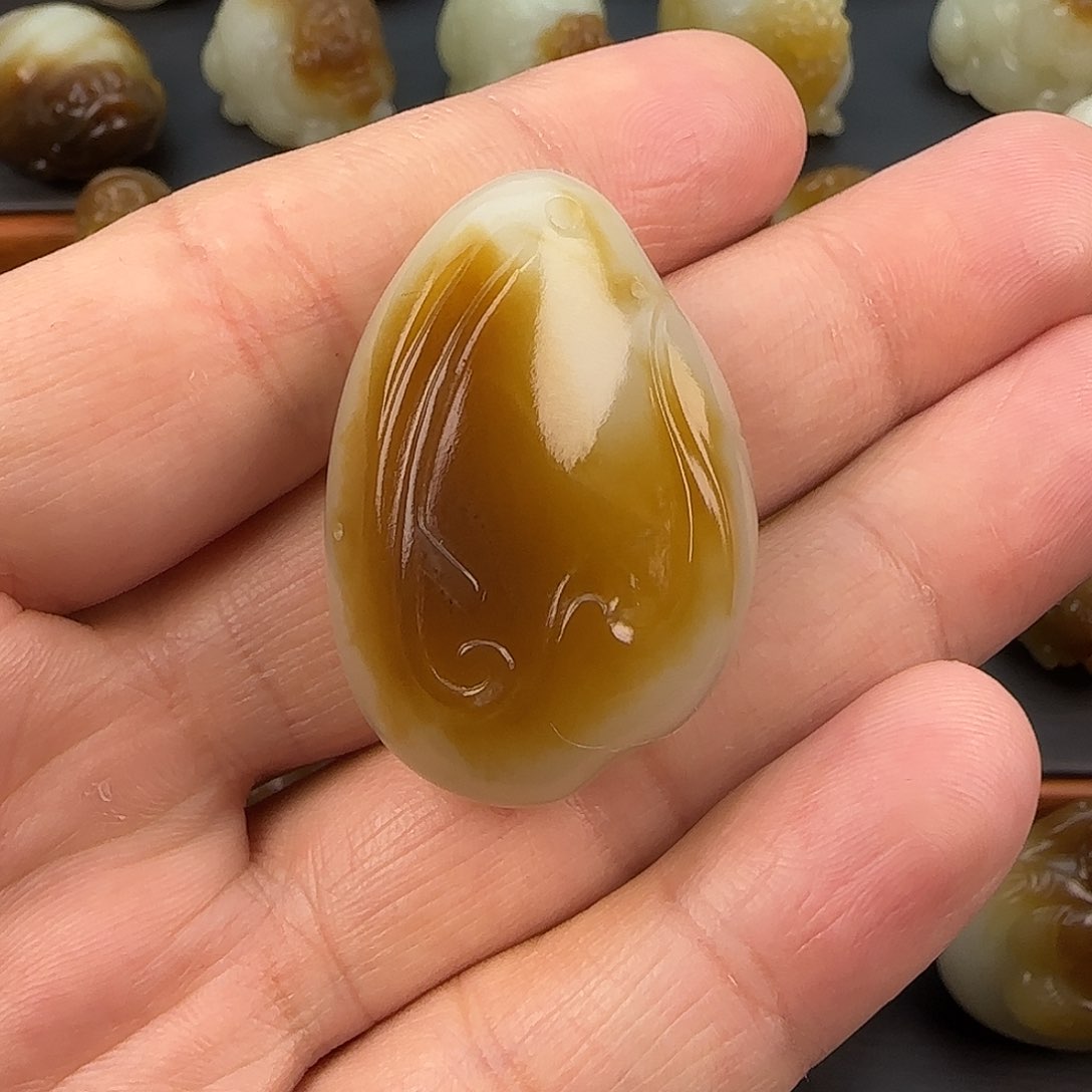 和田玉（糖玉）颈饰未镶嵌