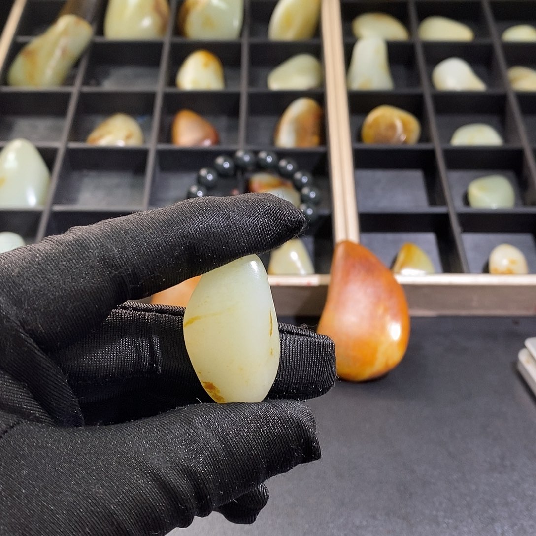 和田玉未镶嵌颈饰世****我