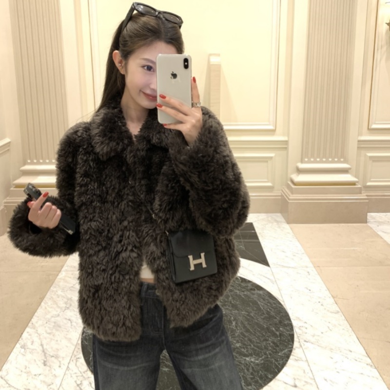 2025秋冬仿羊羔毛皮草外套女短款方领皮毛一体毛毛外套宽松加厚