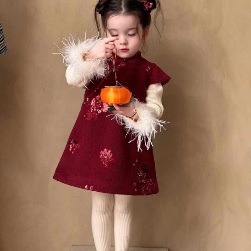 2025秋冬新女童新中式国风刺绣旗袍背心裙加厚红色呢料年款连衣裙