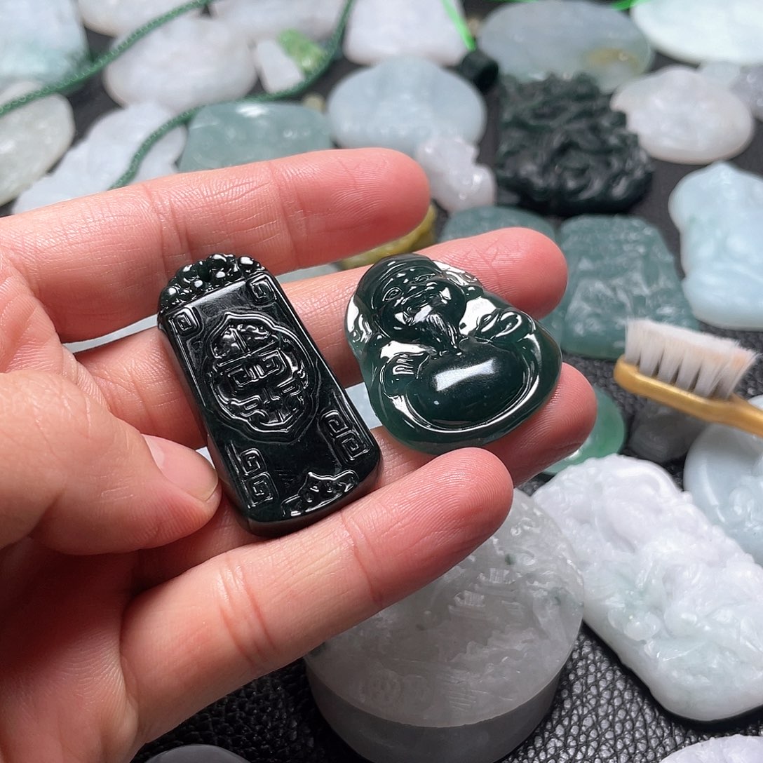 颈饰未镶嵌翡翠梵**光翡翠