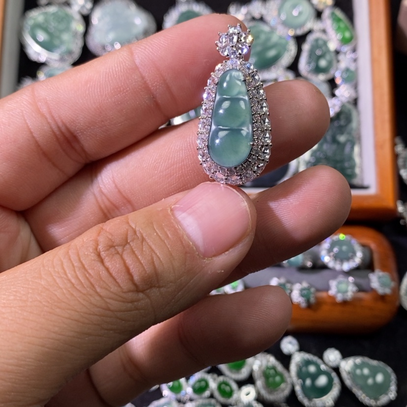 【闪购商品】翡翠颈饰未镶嵌天然