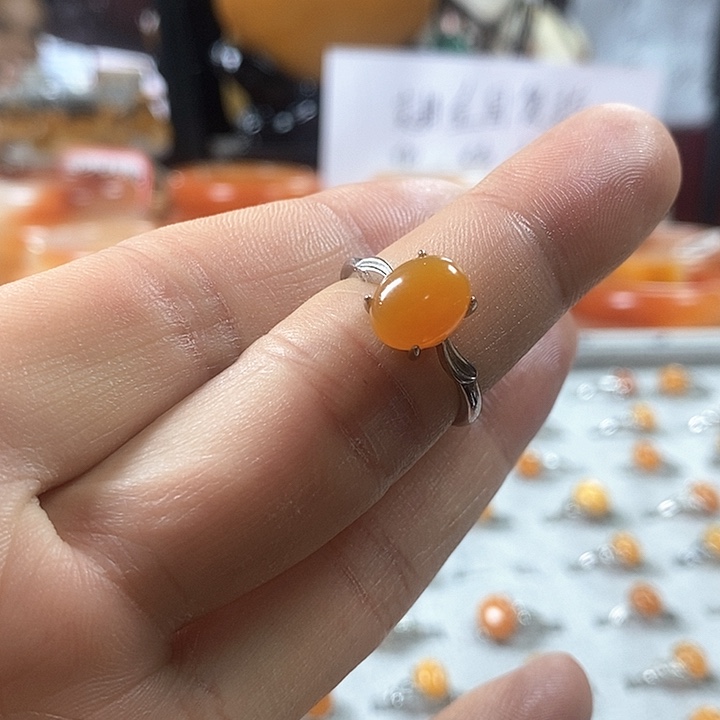 石英质玉（黄龙玉）颈饰合金