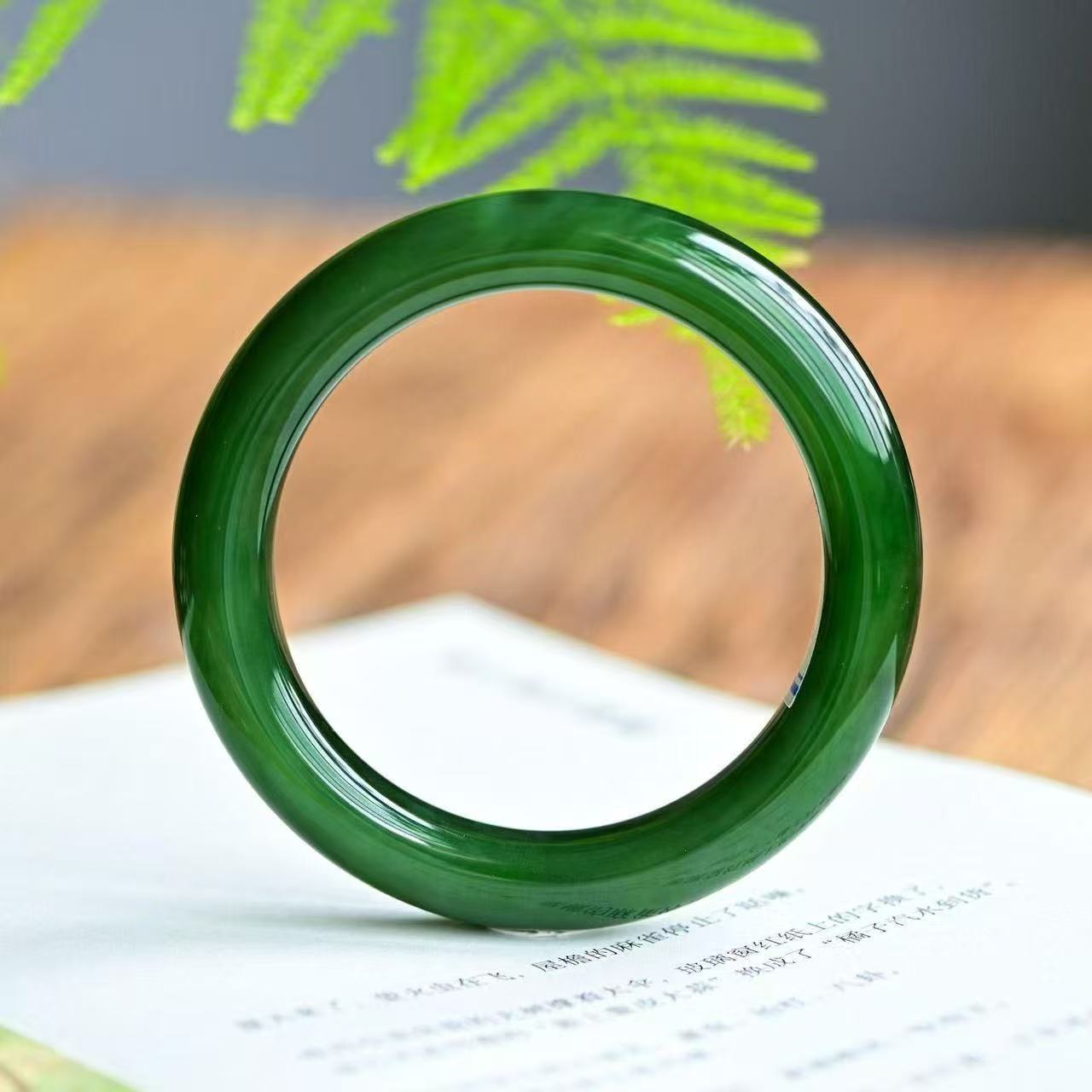  【丫丫甄选】简约牛油果绿珐琅手镯【赠礼盒】sh90322