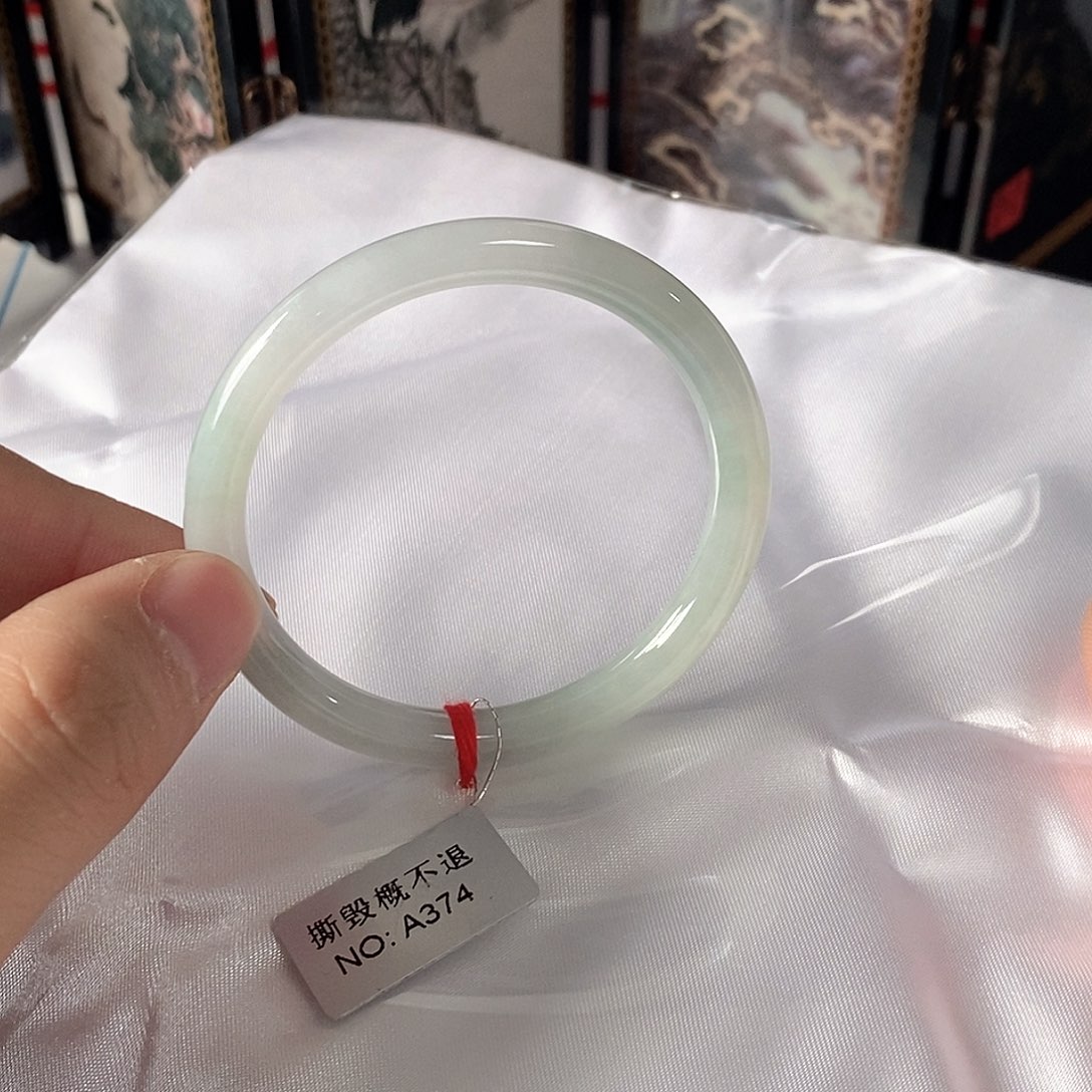 翡翠未镶嵌手镯（圆镯）