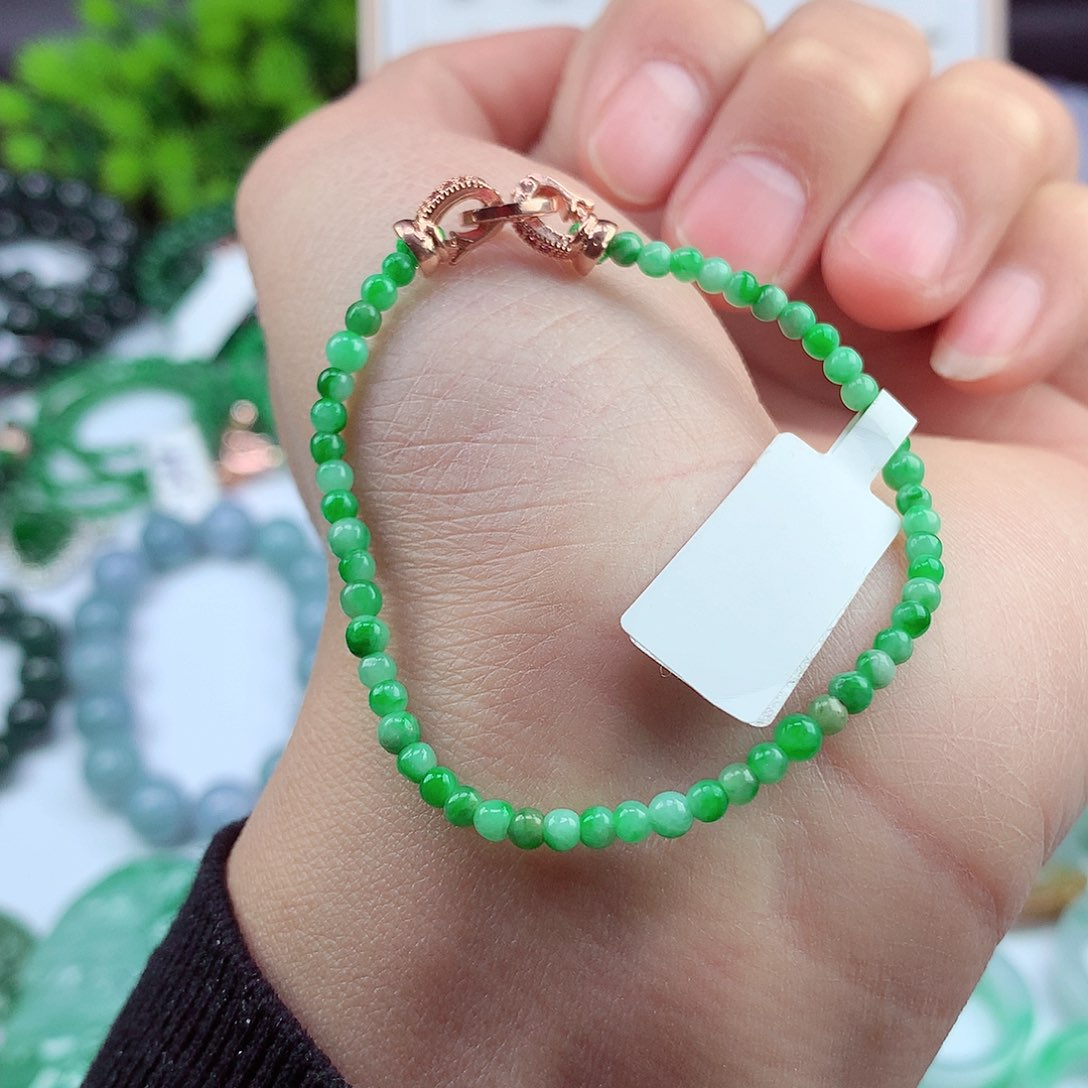 翡翠颈饰未镶嵌手串