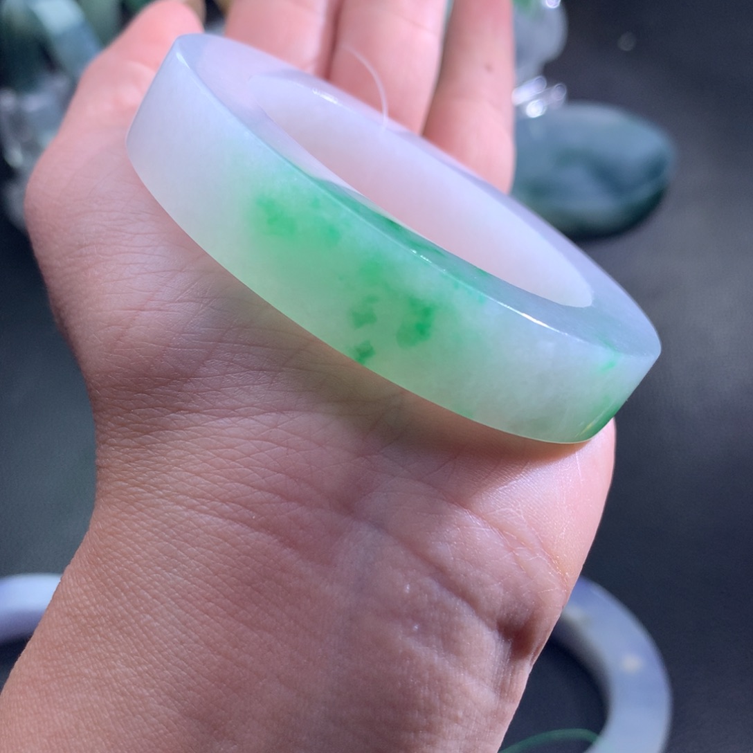 定制翡翠未镶嵌翡翠手镯 冰绿