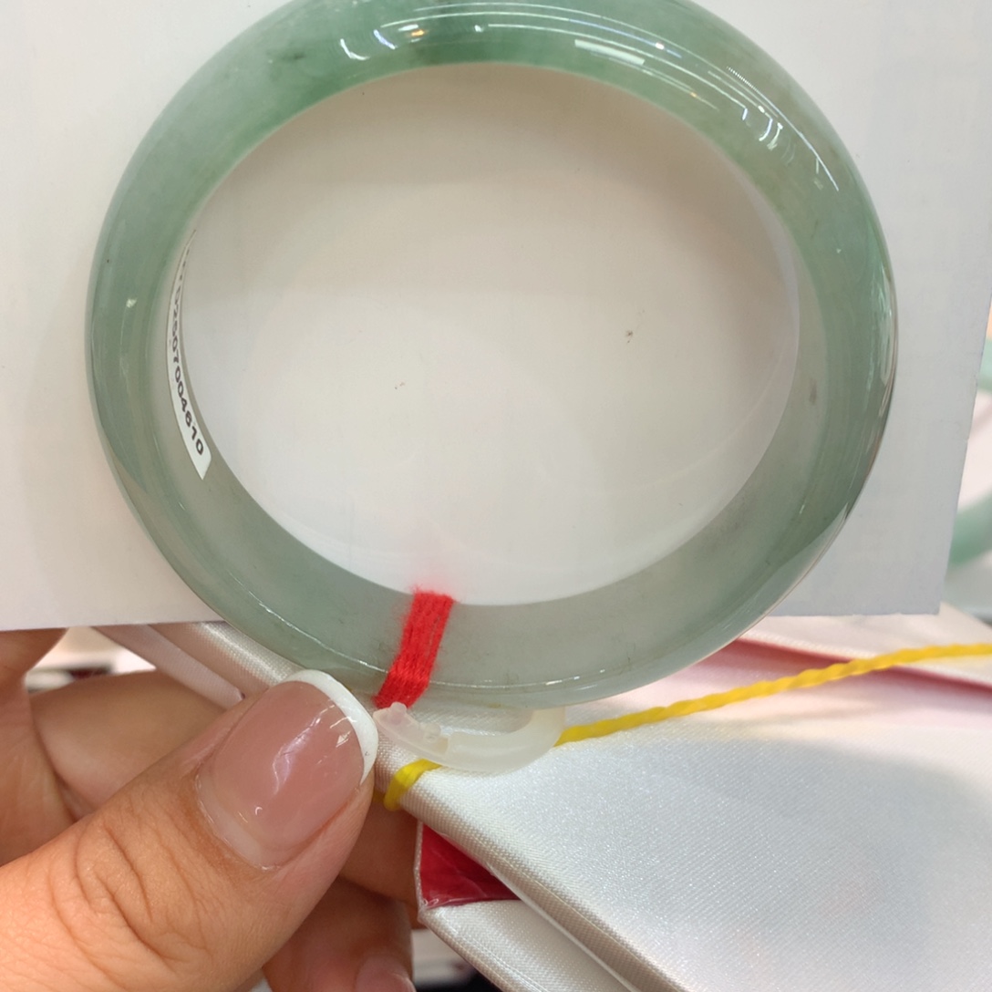 翡翠手镯未镶嵌纯天然