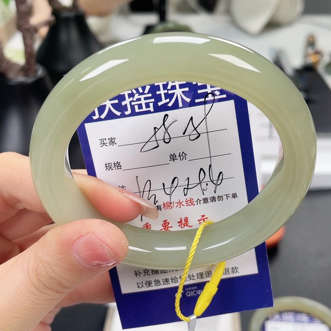 和田玉手镯未镶嵌鱼*宝