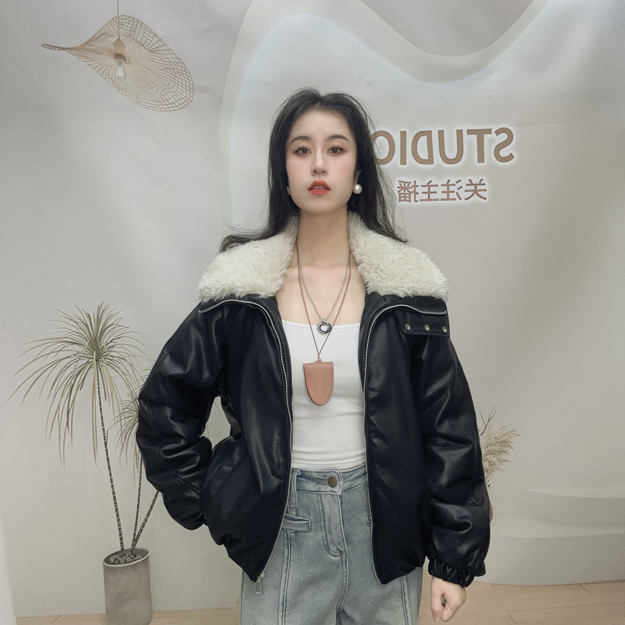 加绒加厚毛绒大翻领爆款拼接风复古皮衣外套女2025秋冬新款显瘦