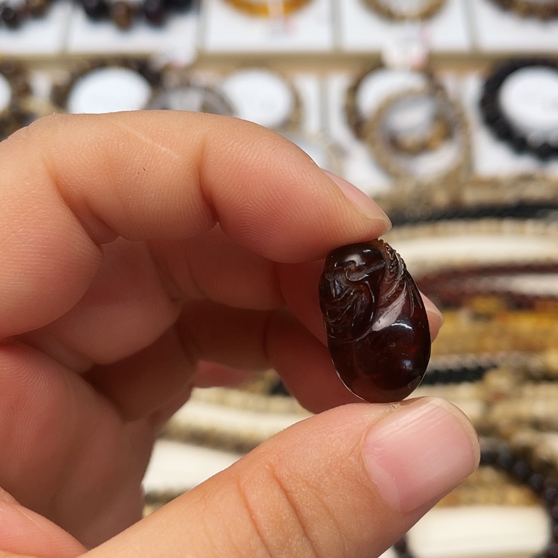 ****多琥珀未镶嵌裸石大