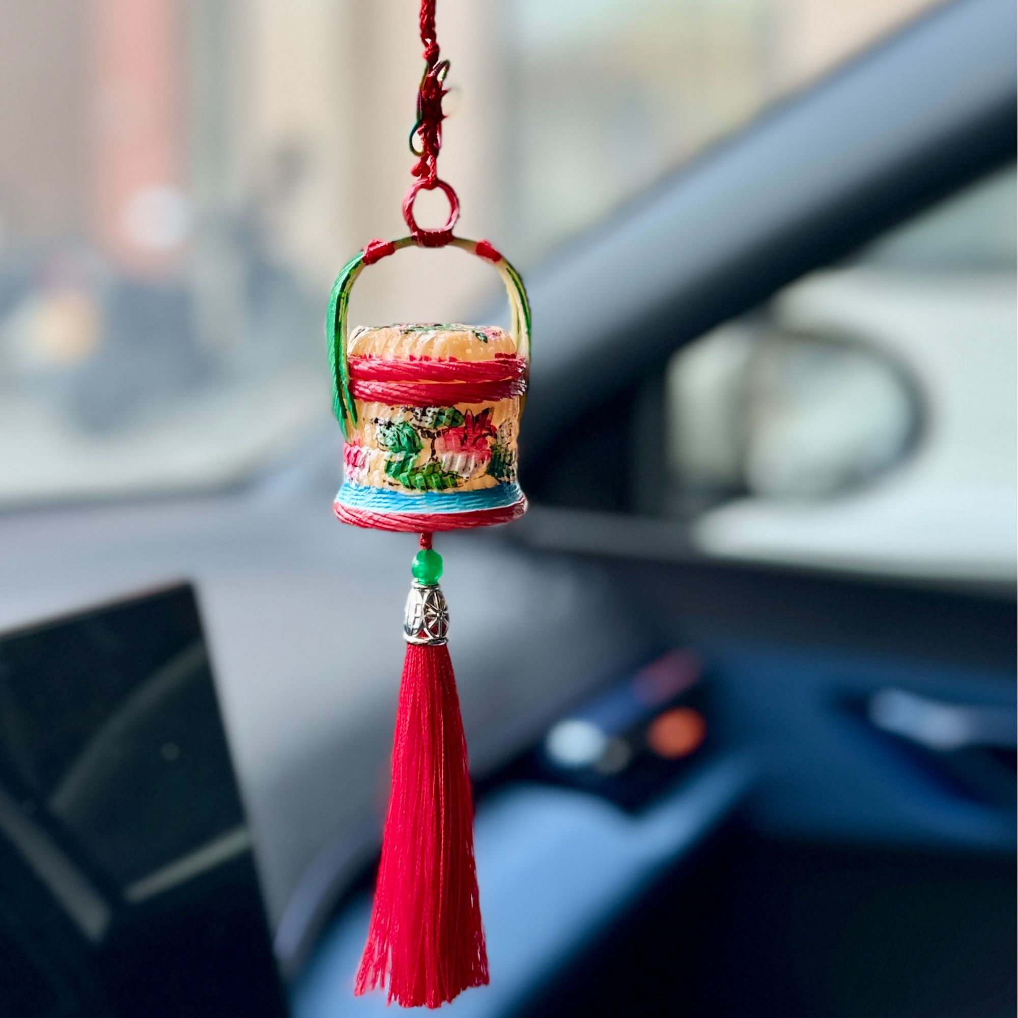 潮汕树脂材质手绘春盛小花蓝汽车香薰挂饰摆件