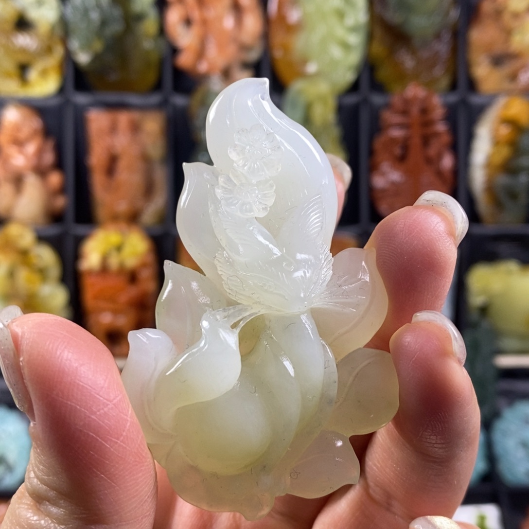 蛇纹石玉颈饰合金