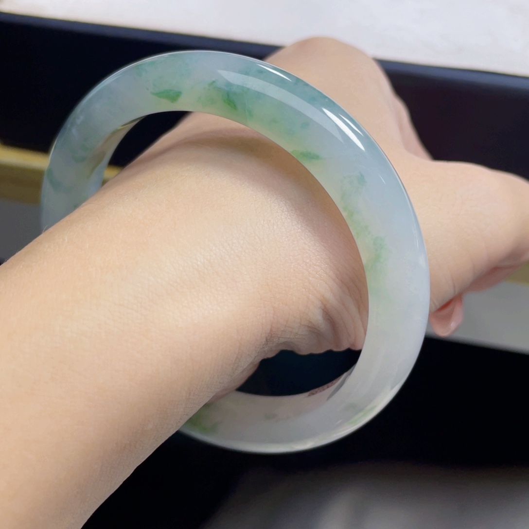 翡翠未镶嵌手镯58.5圈纹多贯穿色根扣手买断不退换