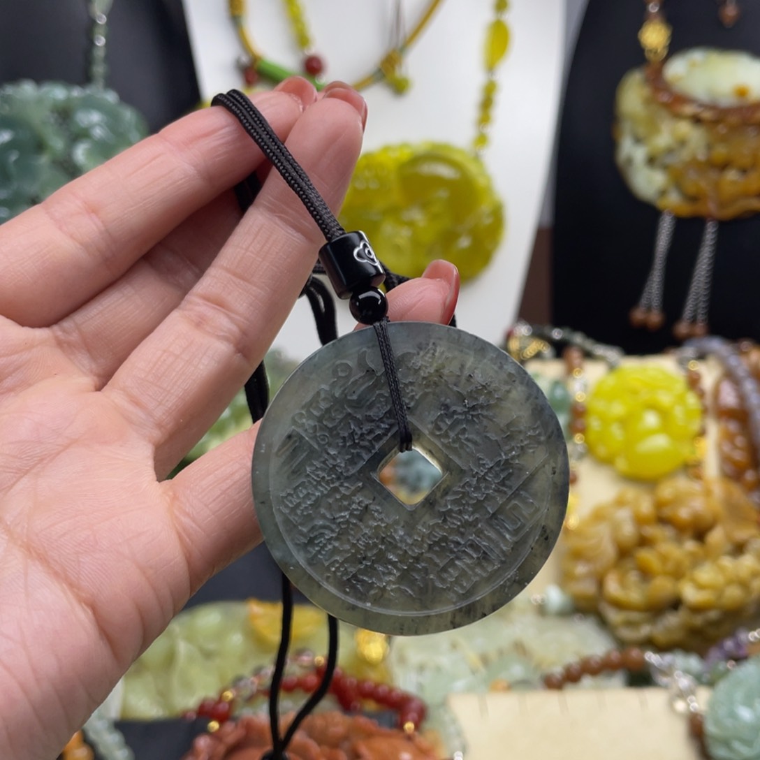 未镶嵌蛇纹石玉颈饰