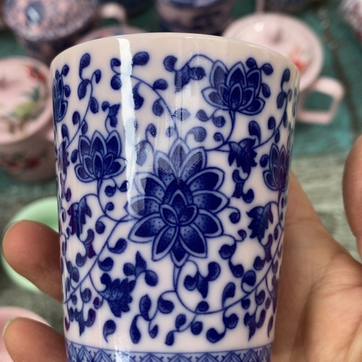 摆件陶红稀土青花缠枝莲直筒小杯