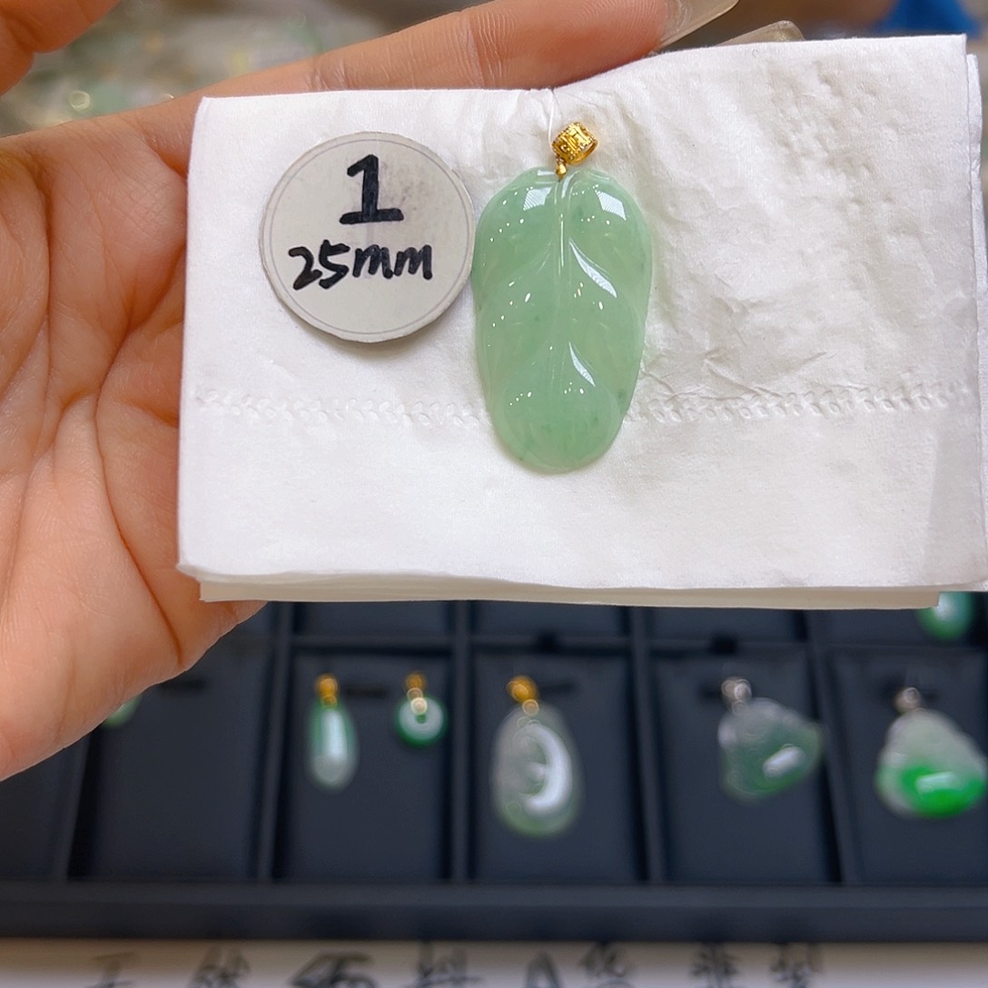 翡翠颈饰18K金镶嵌翡翠