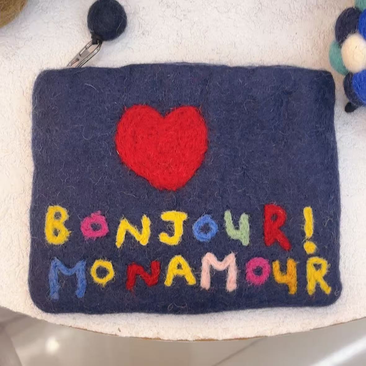 手工羊毛毡蓝色爱心字母零钱包