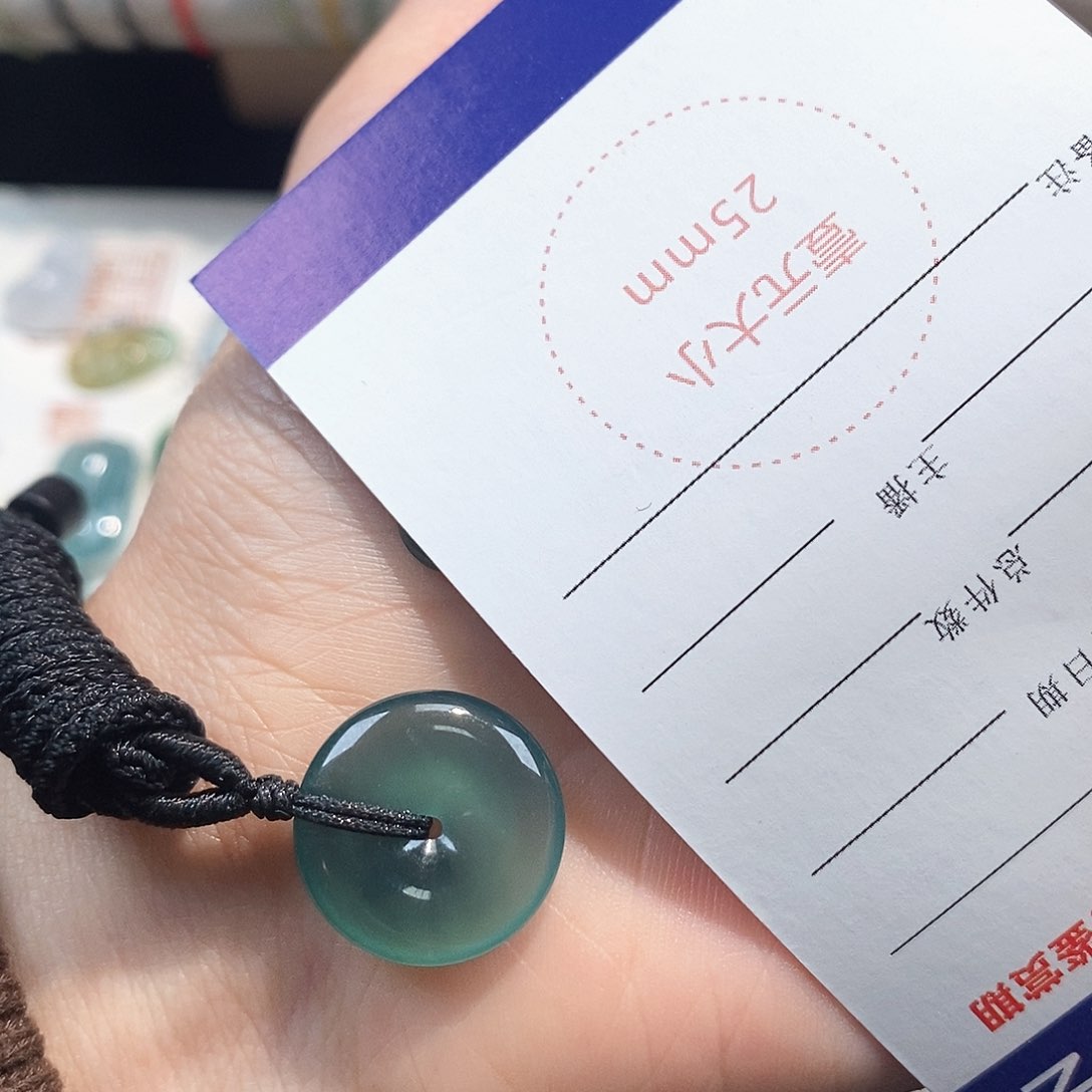 翡翠未镶嵌颈饰扣