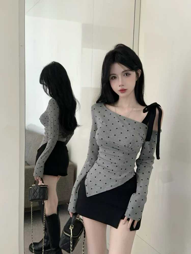 纯欲风长袖修身型辣妹风T恤性感设计感显瘦