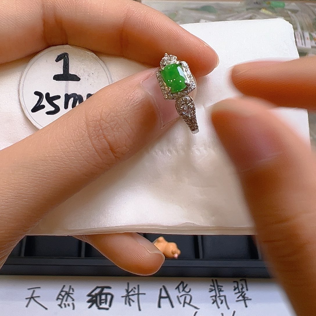 翡翠颈饰银S925镶嵌翡翠