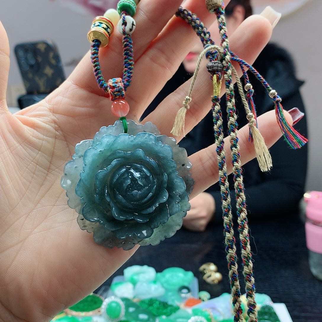 【闪购商品】翡翠吊坠(赠链)未镶嵌