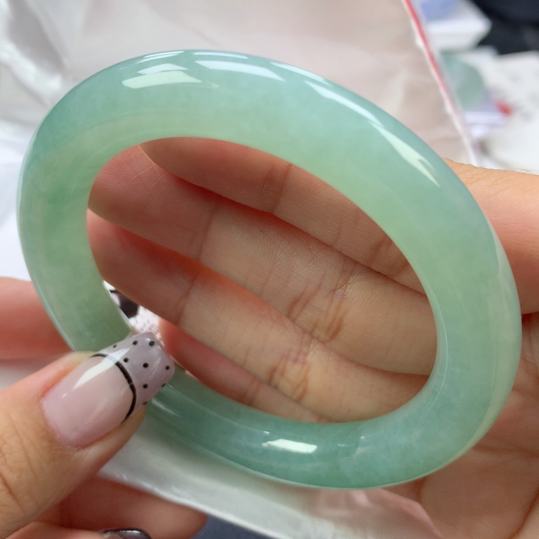 翡翠手镯未镶嵌57圆