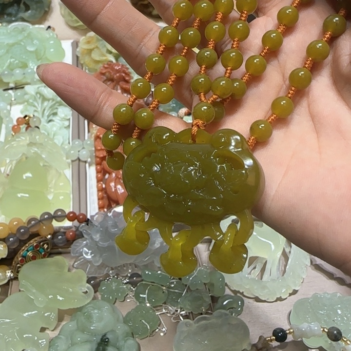 蛇纹石玉吊坠未镶嵌