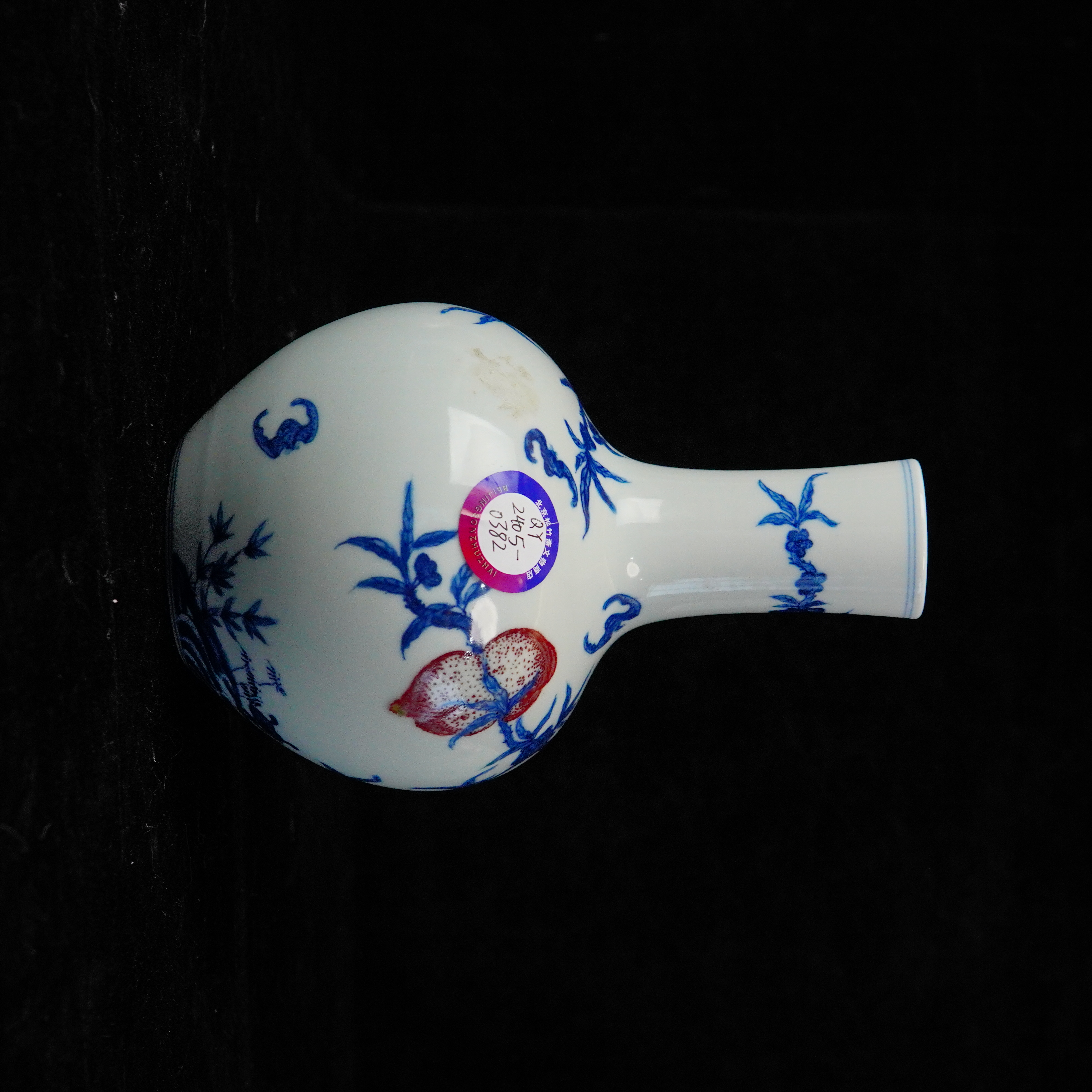 清乾隆青花釉里红折枝桃天球瓶