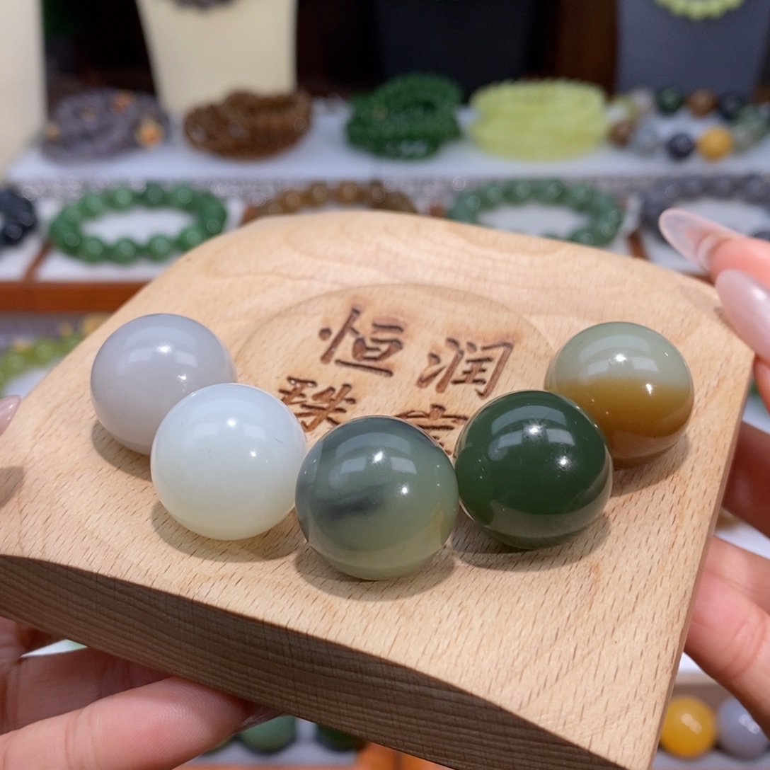 h***8和田玉未镶嵌吊坠(不含链)打孔不退不换