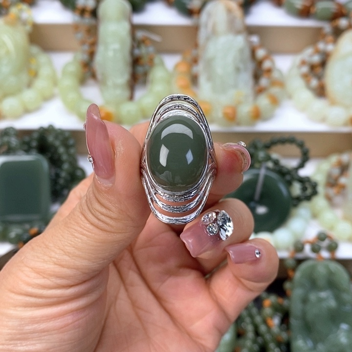 【闪购商品】透闪石质玉戒指未镶嵌安****9