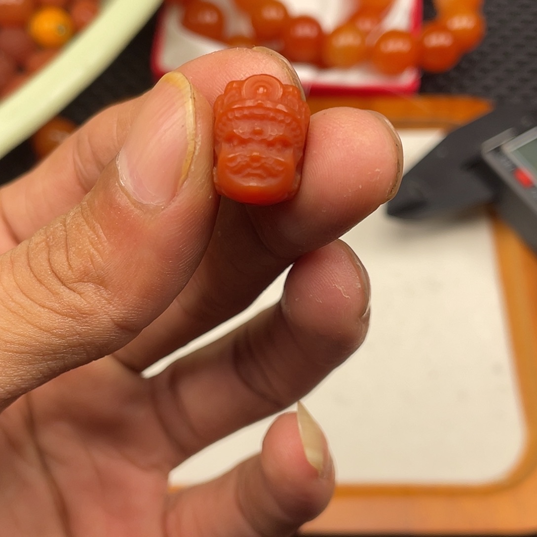 南红玛瑙未镶嵌大黑天雕刻12*15