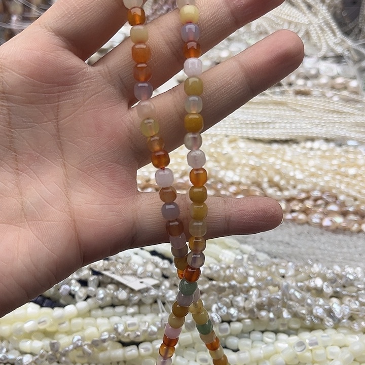 未镶嵌玛瑙/玉髓珠宝半成品一条6mm左右多宝玛瑙多圈