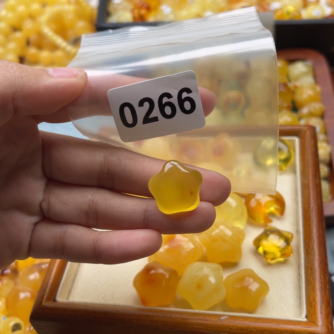 琥珀裸石未镶嵌蜜蜡