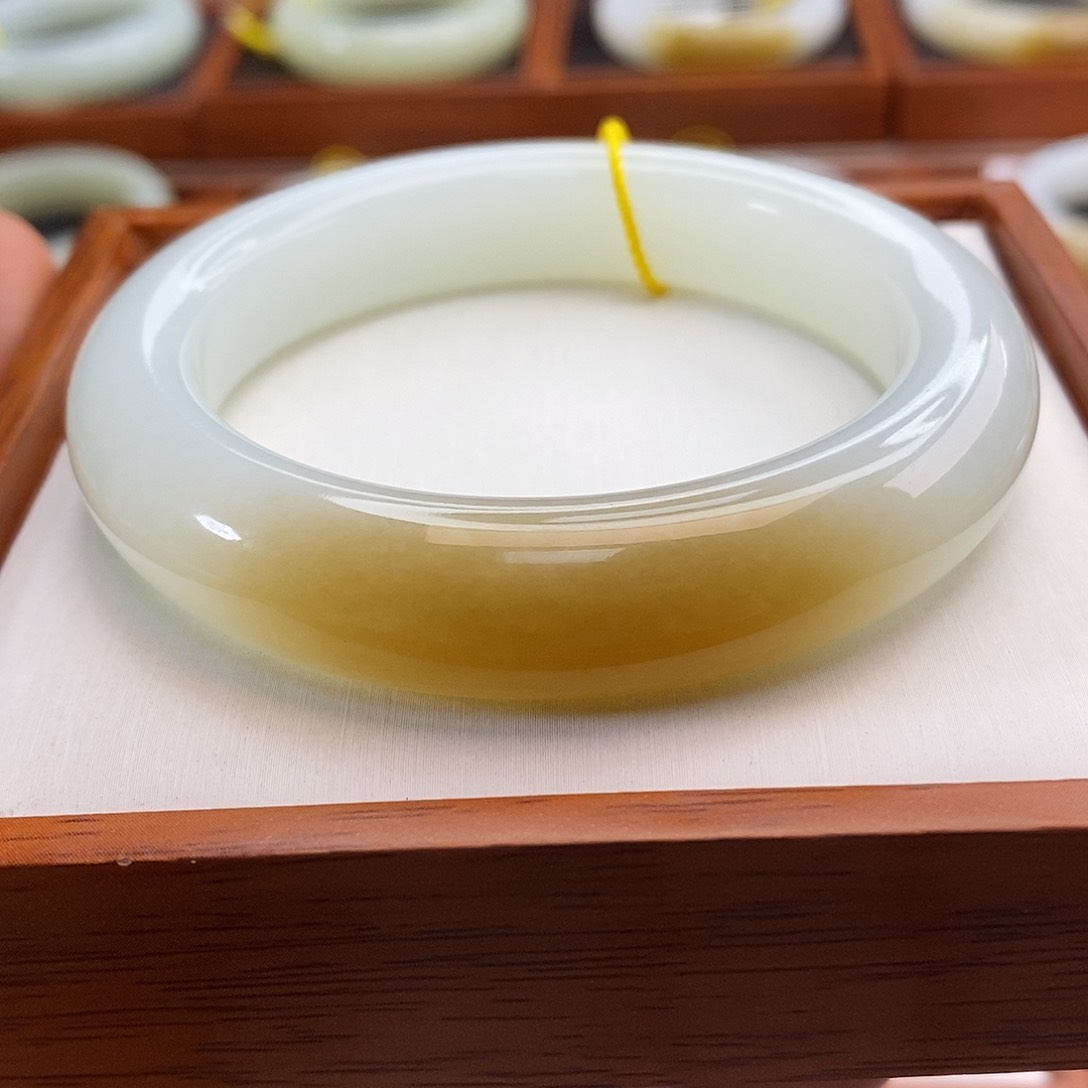 和田玉（糖玉）手镯未镶嵌