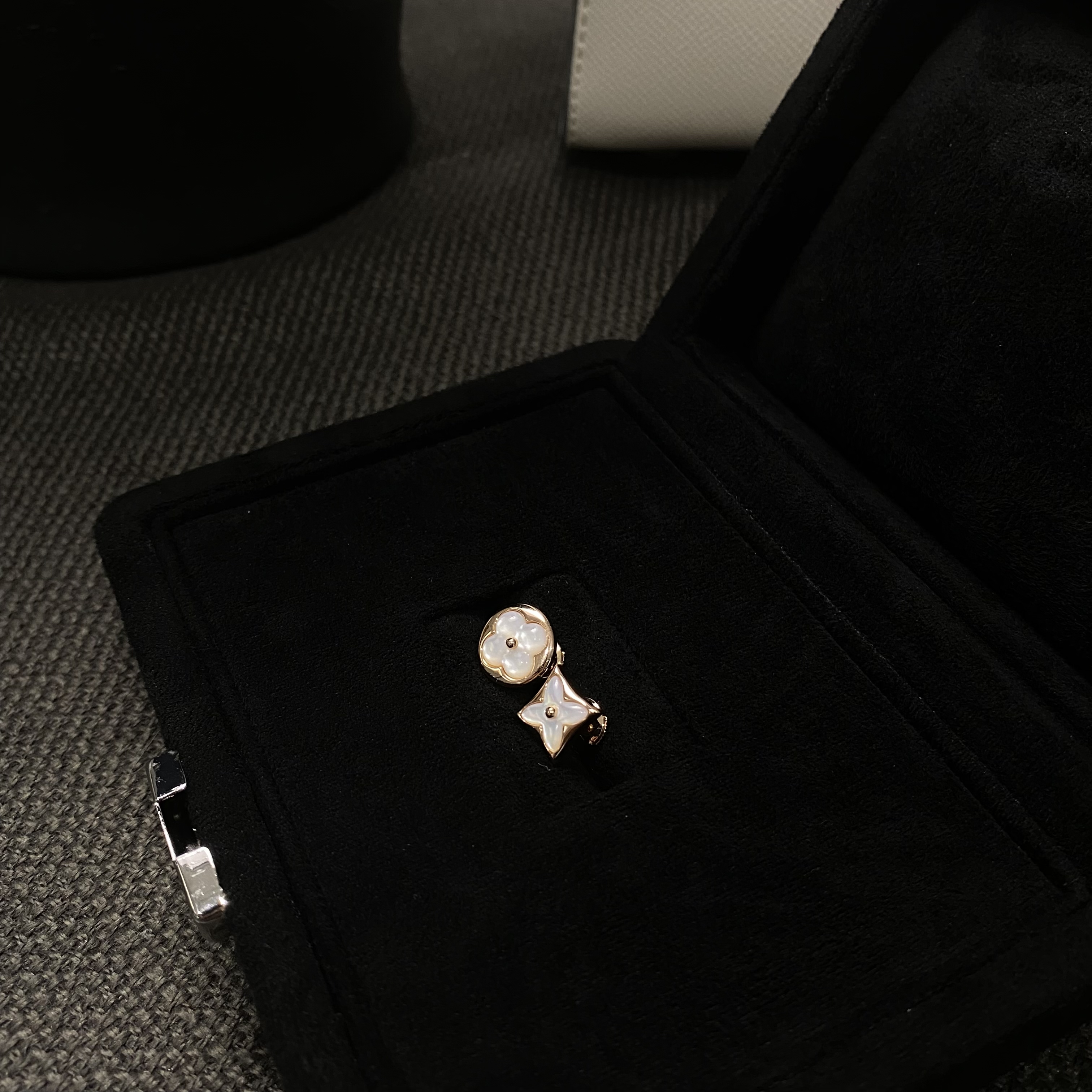 铜合金贝壳耳饰 不对称尖花/圆花耳钉  气质轻奢时尚百搭E0921