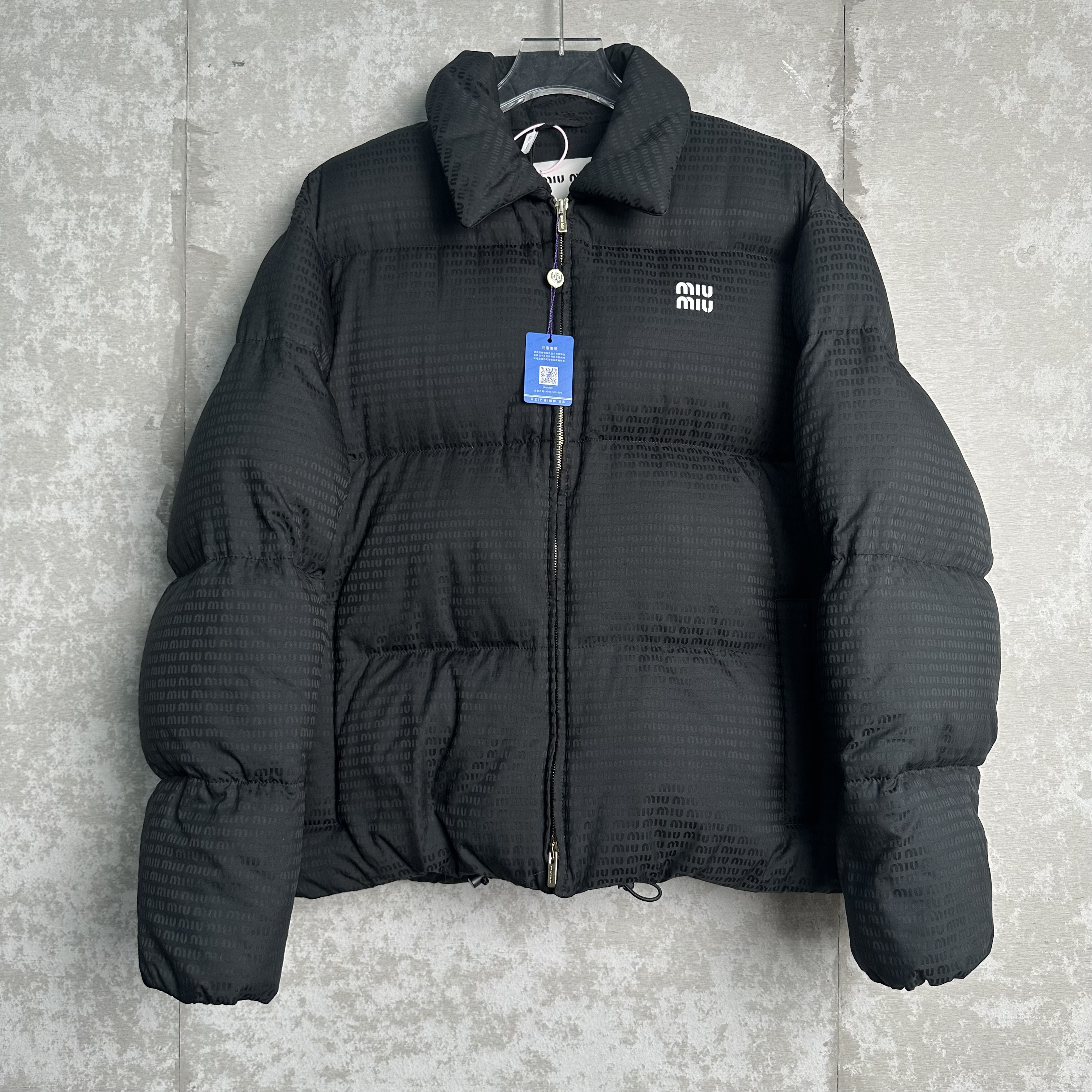 未使用 MIU MIU/缪缪 40*1/黑色暗纹羽绒服/18256